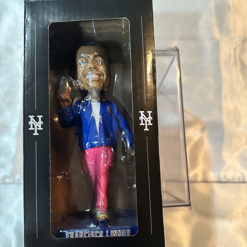 New in Box – MLB NY Mets Francisco Lindor SGA Streetwear Bobblehead